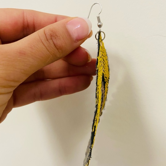 Yellow feather earrings - Picture 3 of 3
